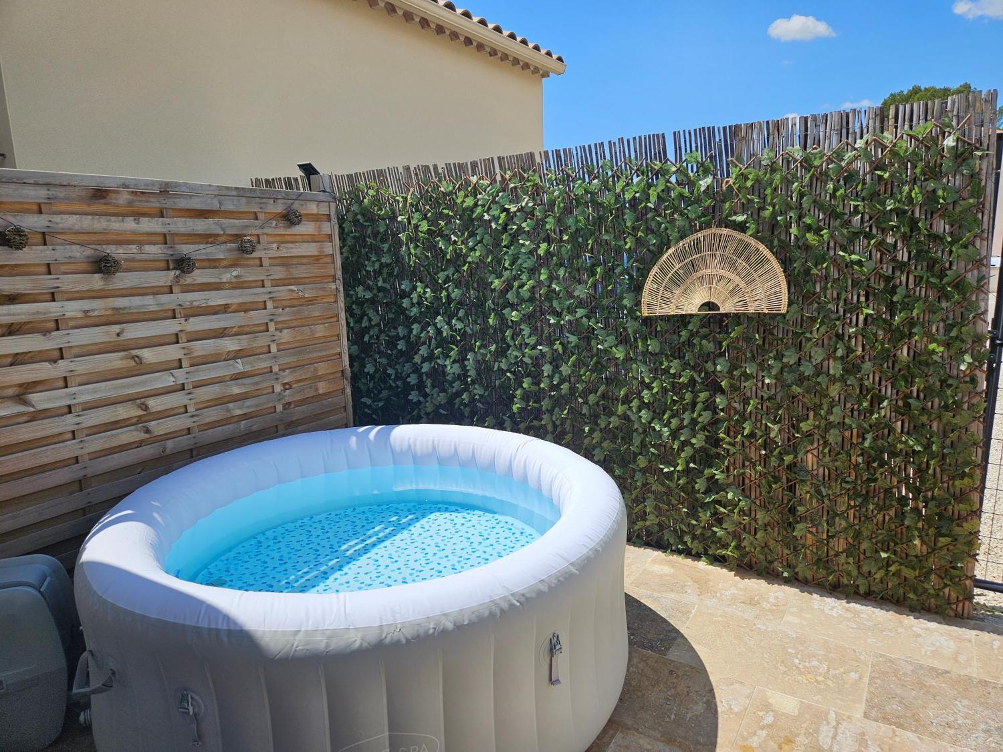 Havre De Paix Climatise Vers Gordes - Spa & Nature Beaumettes Exterior photo